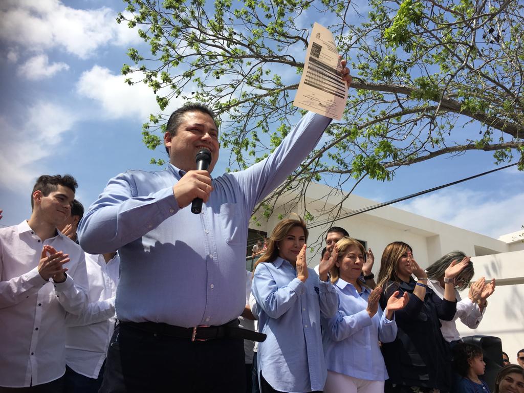 Solicita Javier Garza de Coss registro de candidato a diputación del distrito VI