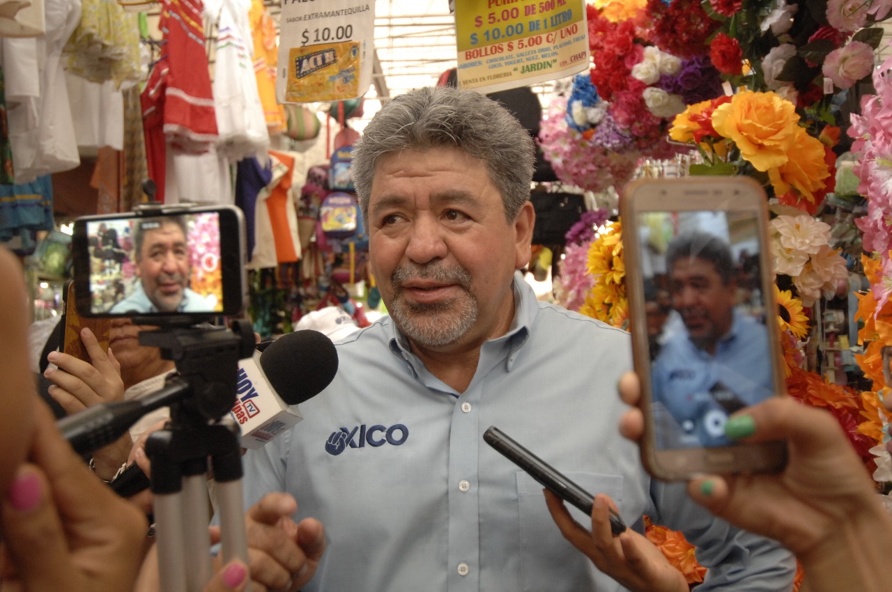 Visita Xico a comerciantes victorenses