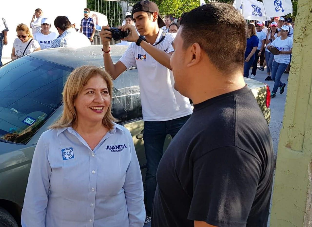 Juanita Sánchez tocará puertas para legalizar autos americanos.