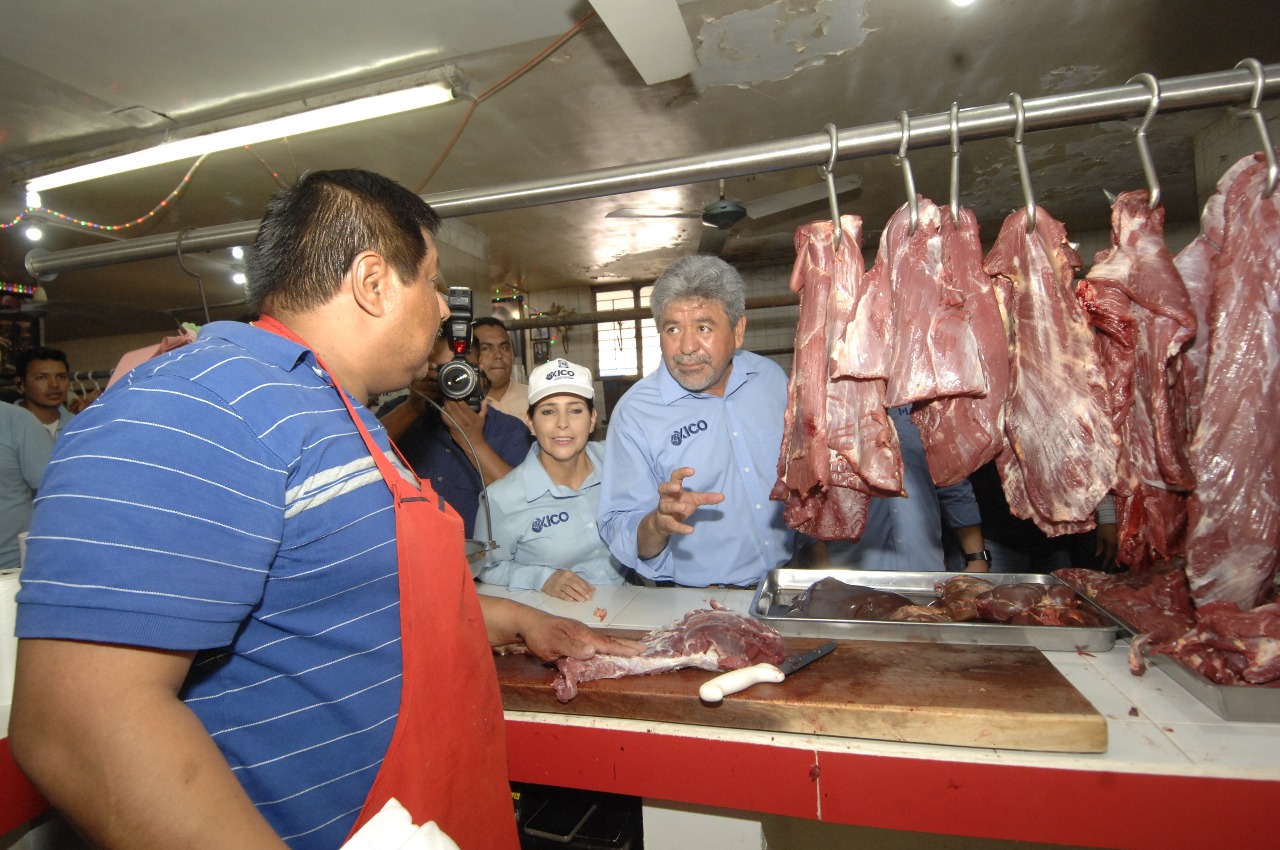 Visitan Mercado Argüelles candidatos  de la Coalición por  por México al Frente