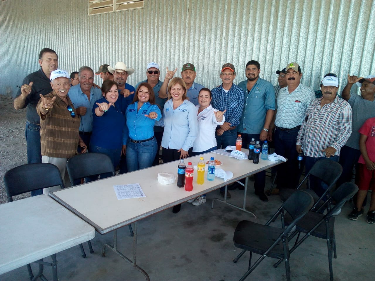 Rosy Corro Acosta y Juanita Sánchez, se reúnen con los agricultores de Miguel Alemán*