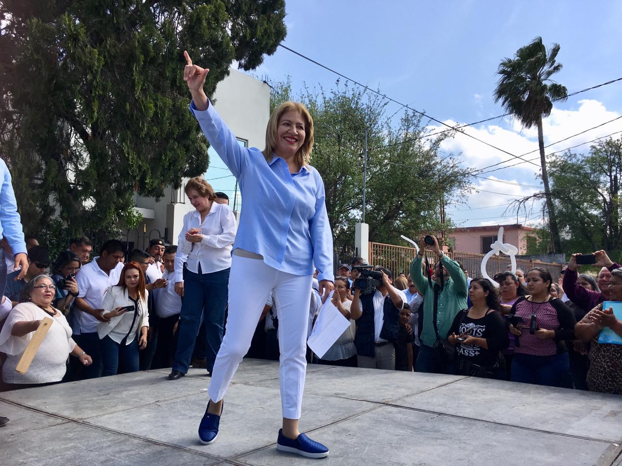 Juanita Sánchez solicita su registro como candidata del PAN al distrito IV