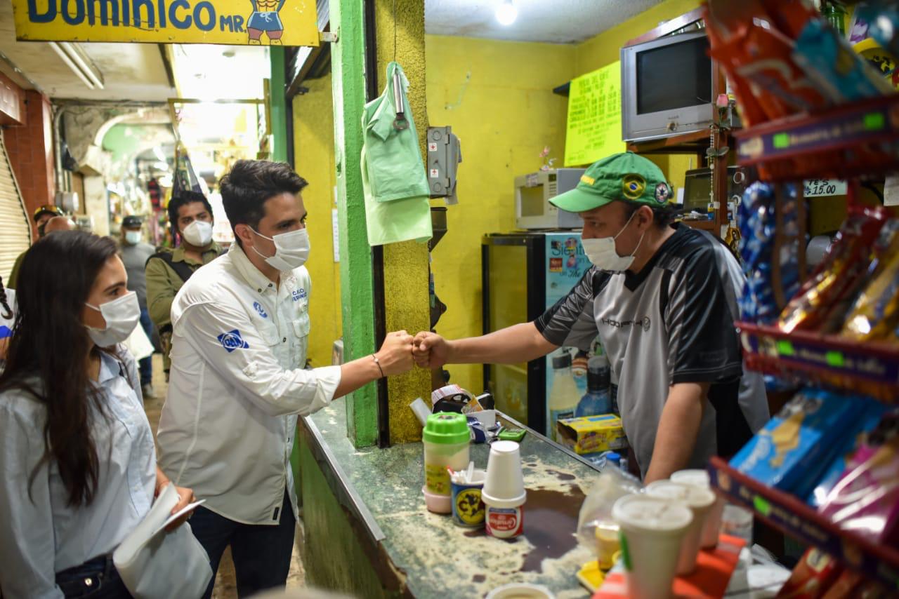 Locatarios se suman a Carlos Fernández.