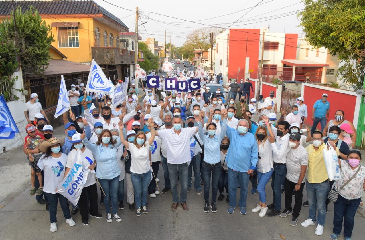Vecinos de la Lauro Aguirre Brindan su Apoyo a Chucho Nader.