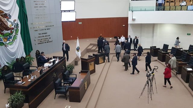 REALIZA SESIÓN PIRATA MORENA